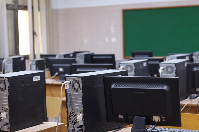 بعض معامل الكلية