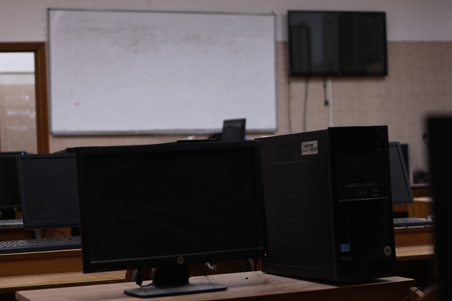 بعض معامل الكلية